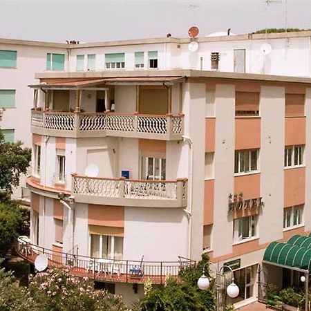 Hotel Ausonia フォッローニカ エクステリア 写真