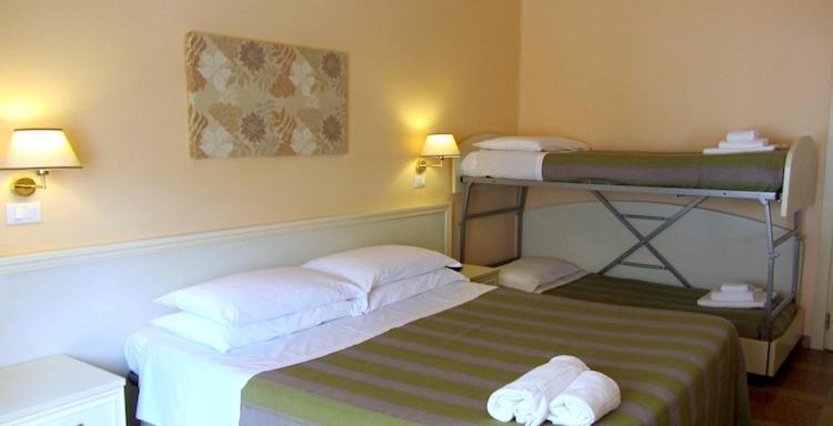Hotel Ausonia フォッローニカ エクステリア 写真