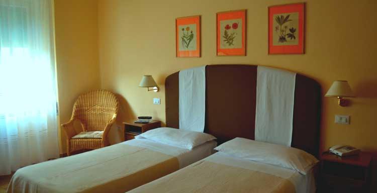 Hotel Ausonia フォッローニカ エクステリア 写真
